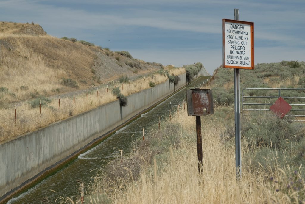US: Washington, Columbia River Basin, east side of Hanford Nuclear Site near Ephrata, irrigation wasteway carrying water from agricultural fields to Columbia River